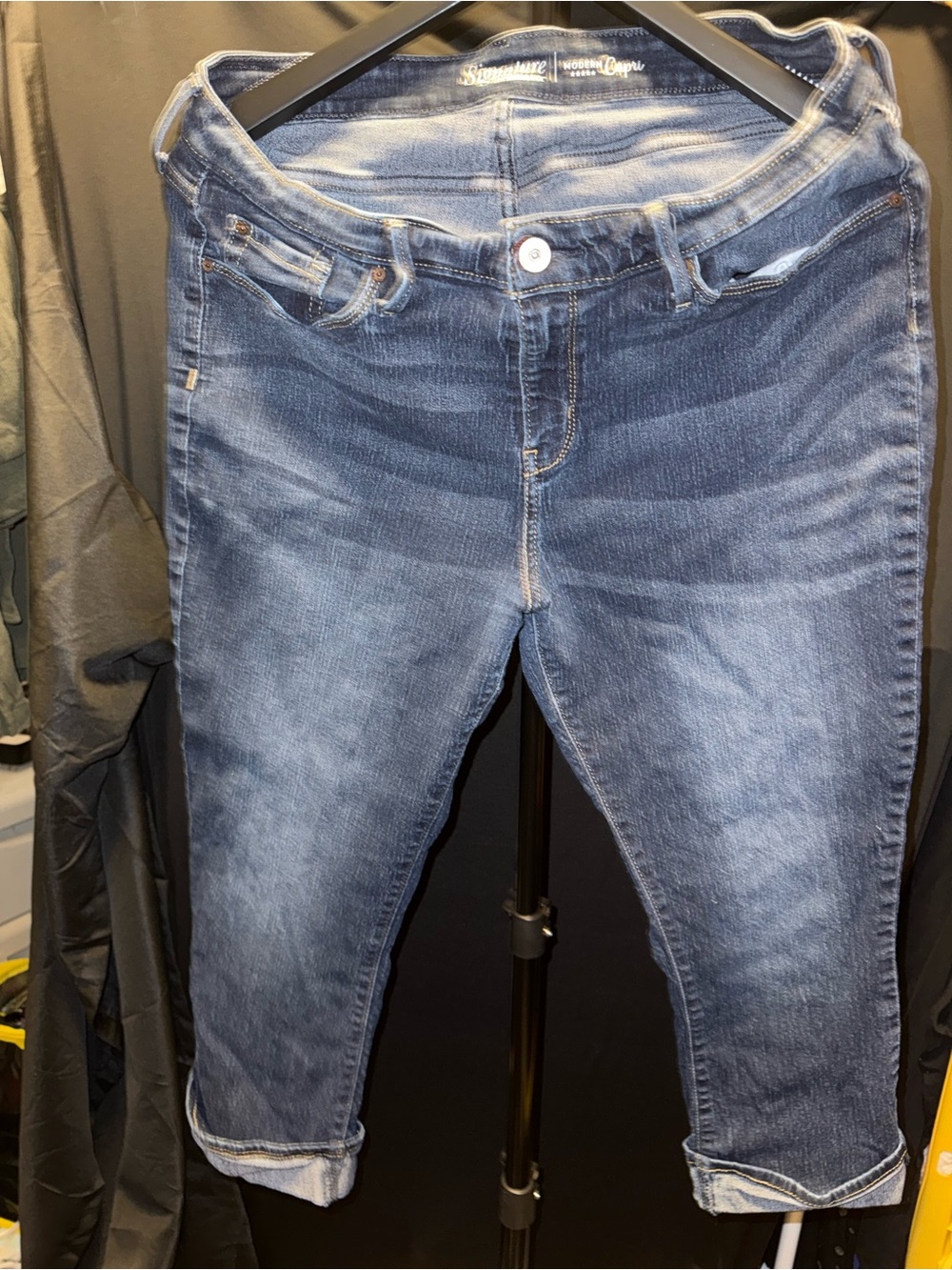 Signature by Levi Strauss Mid Wash Ankle Cropped Jeans